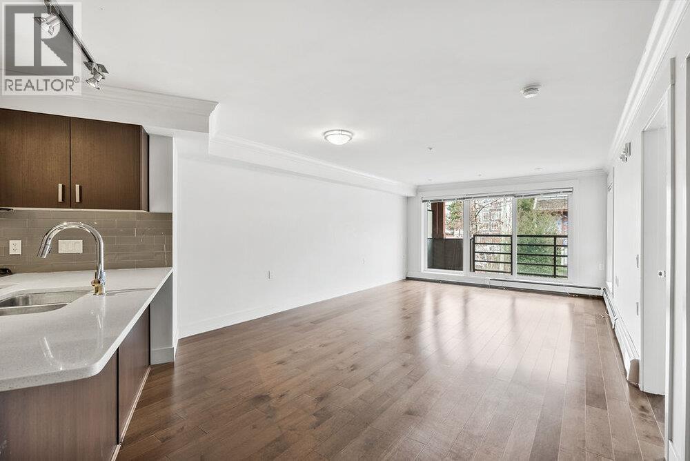 202 857 W 15TH STREET, North Vancouver