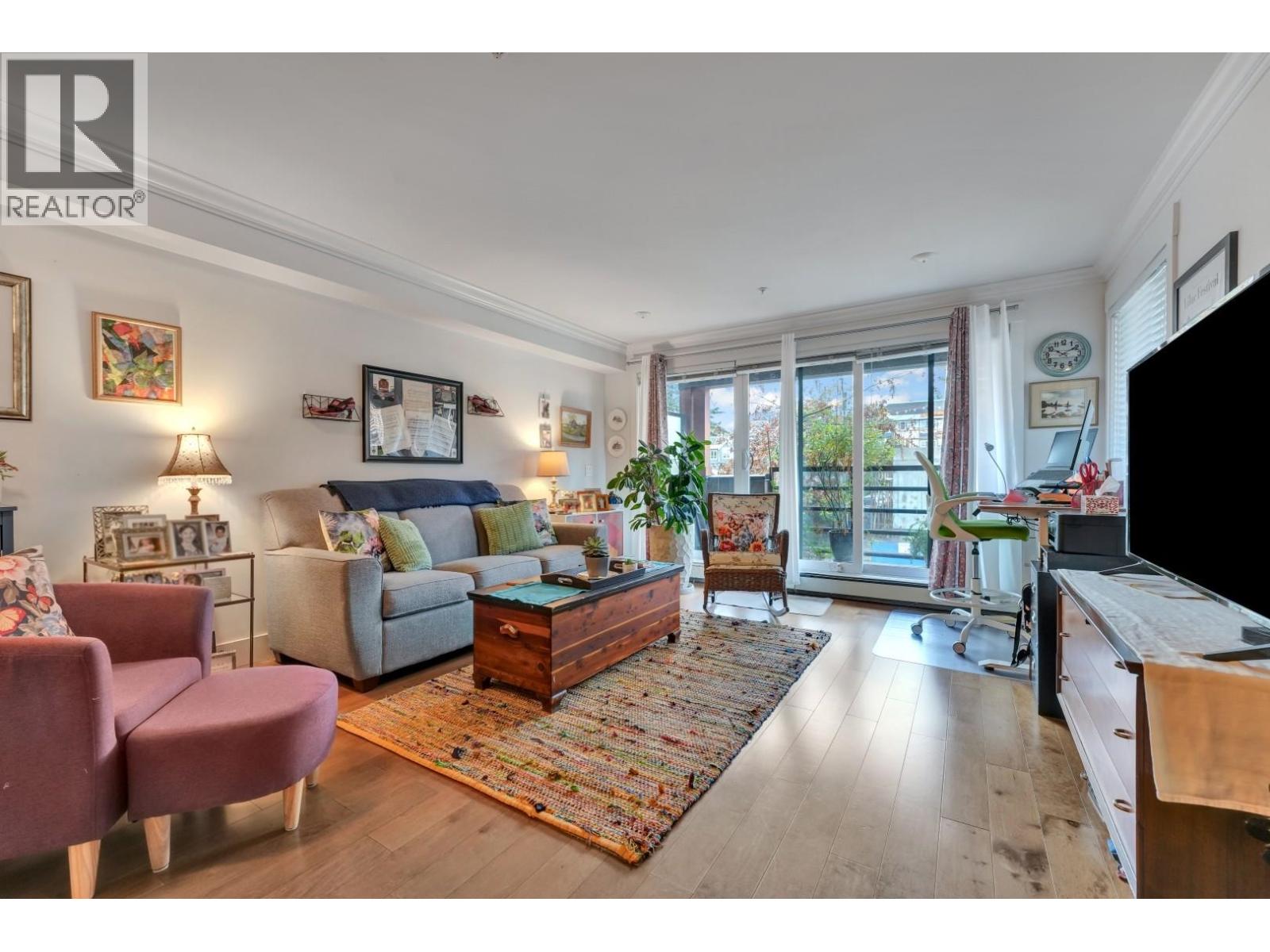 202 857 W 15TH STREET, North Vancouver