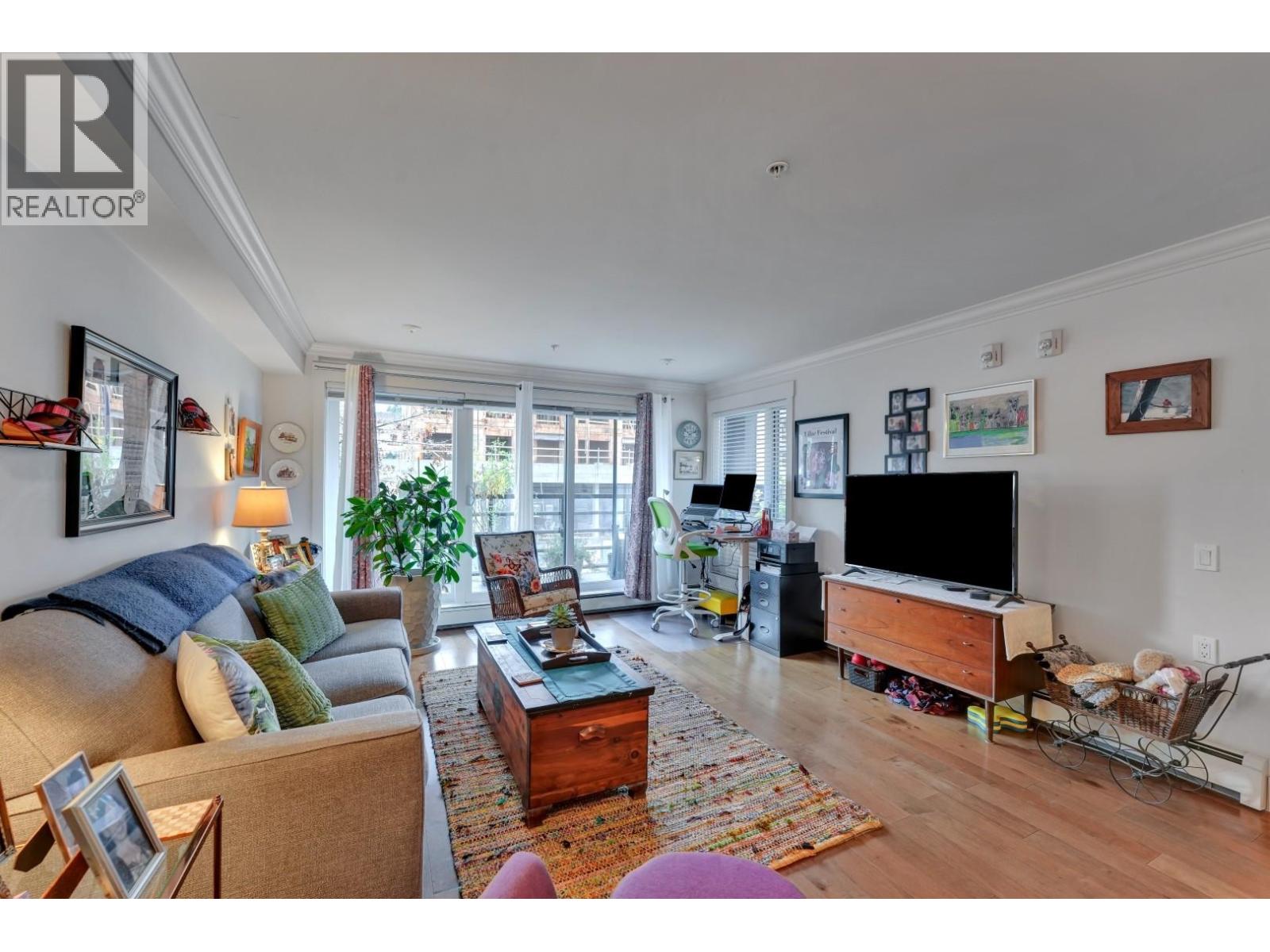 202 857 W 15TH STREET, North Vancouver