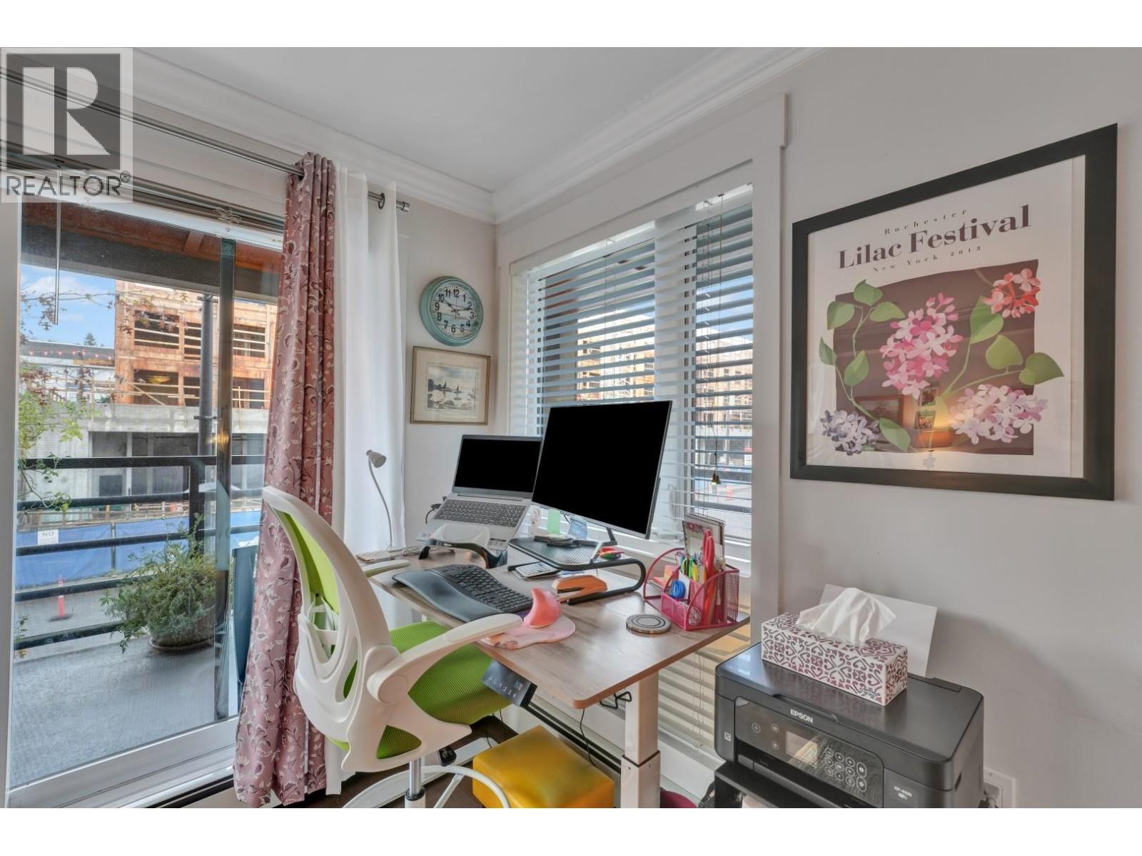 202 857 W 15TH STREET, North Vancouver