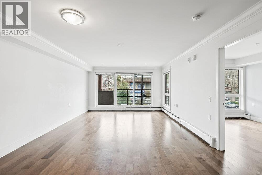 202 857 W 15TH STREET, North Vancouver