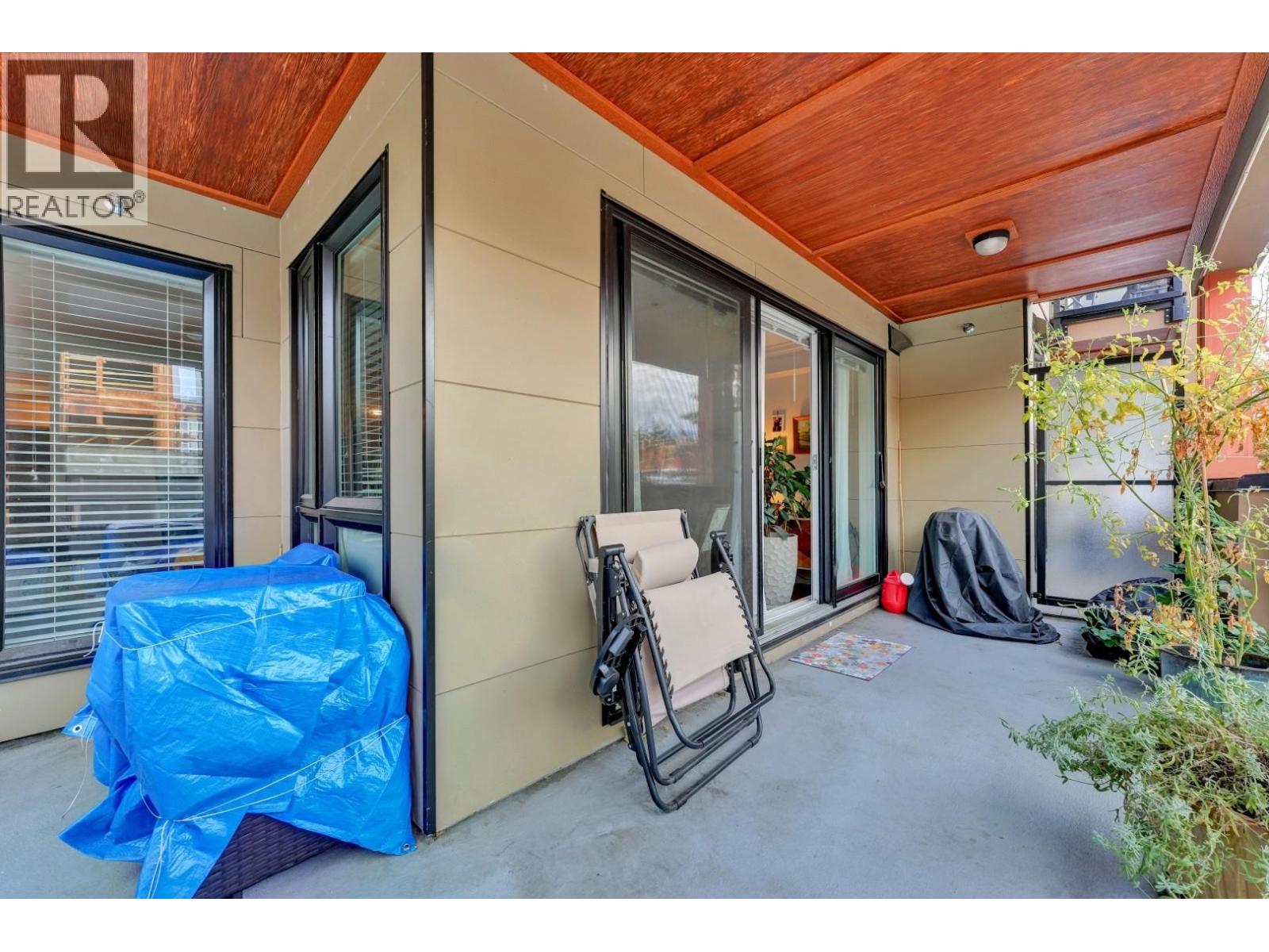 202 857 W 15TH STREET, North Vancouver