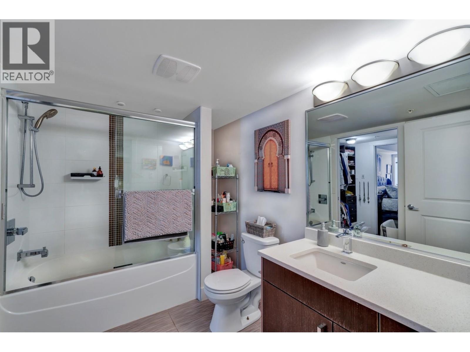 202 857 W 15TH STREET, North Vancouver