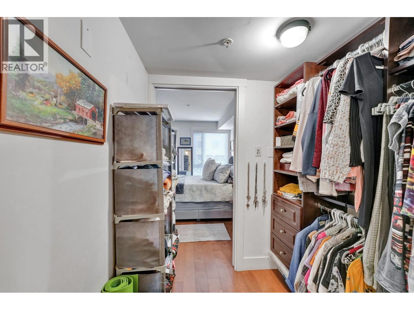 202 857 W 15TH STREET, North Vancouver