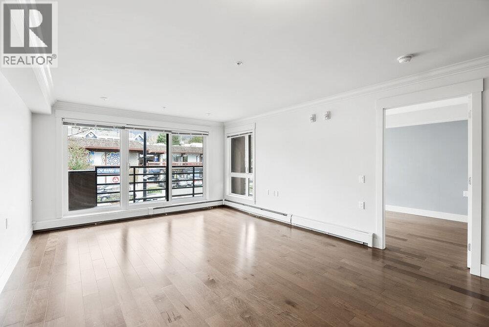 202 857 W 15TH STREET, North Vancouver