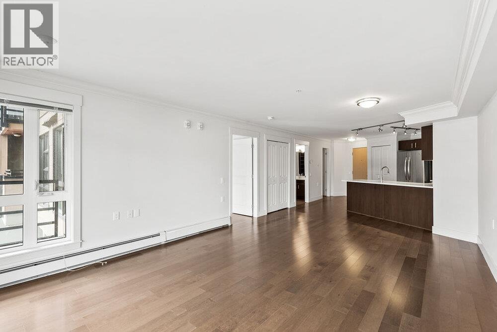 202 857 W 15TH STREET, North Vancouver