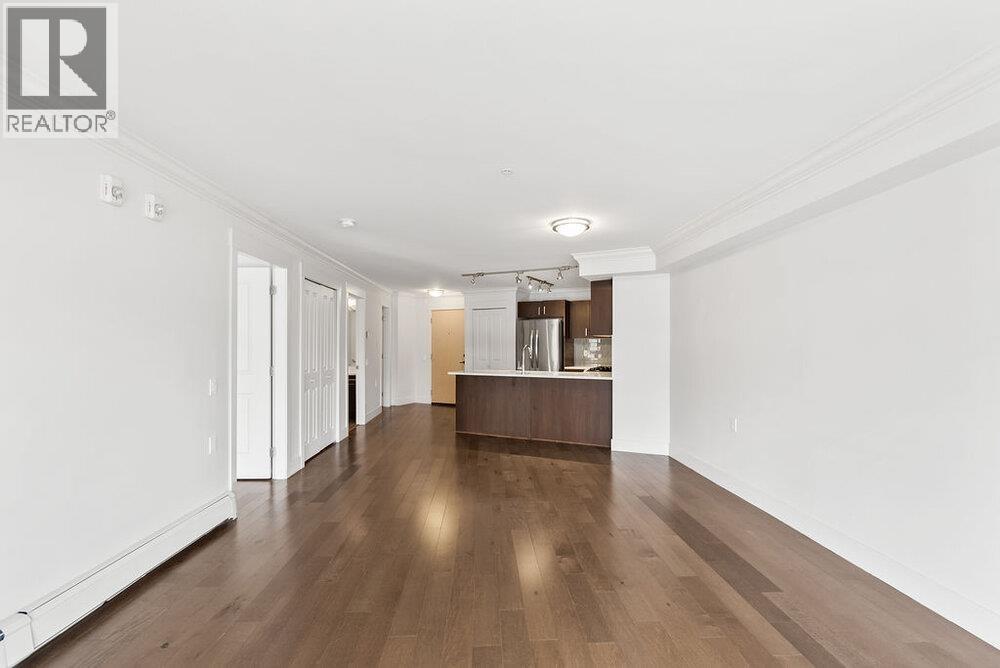 202 857 W 15TH STREET, North Vancouver