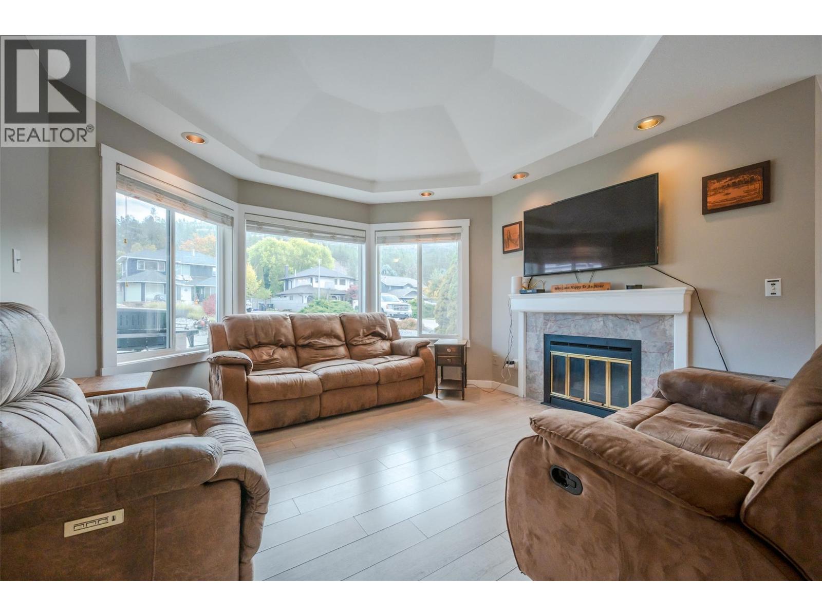 138 EVERGREEN Crescent - 2