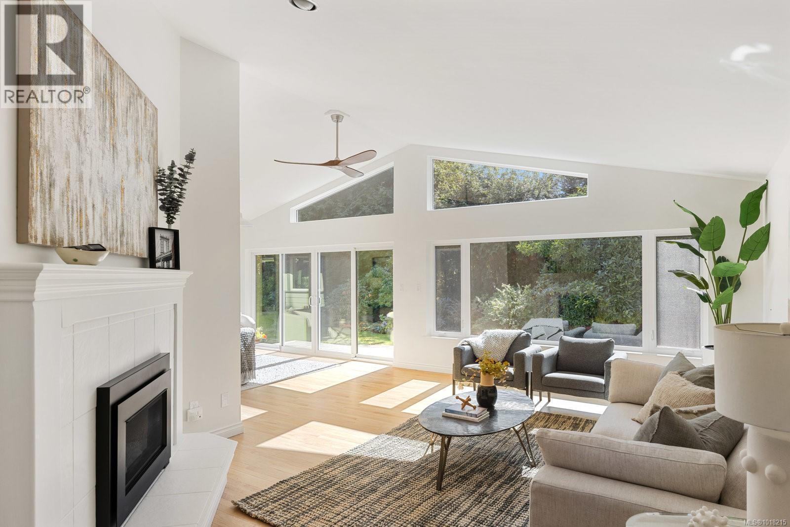 2693 MacDonald Dr E, Saanich