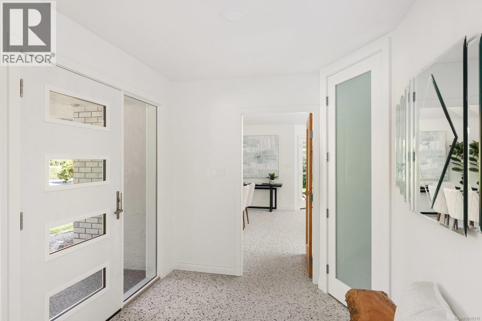 2693 MacDonald Dr E, Saanich