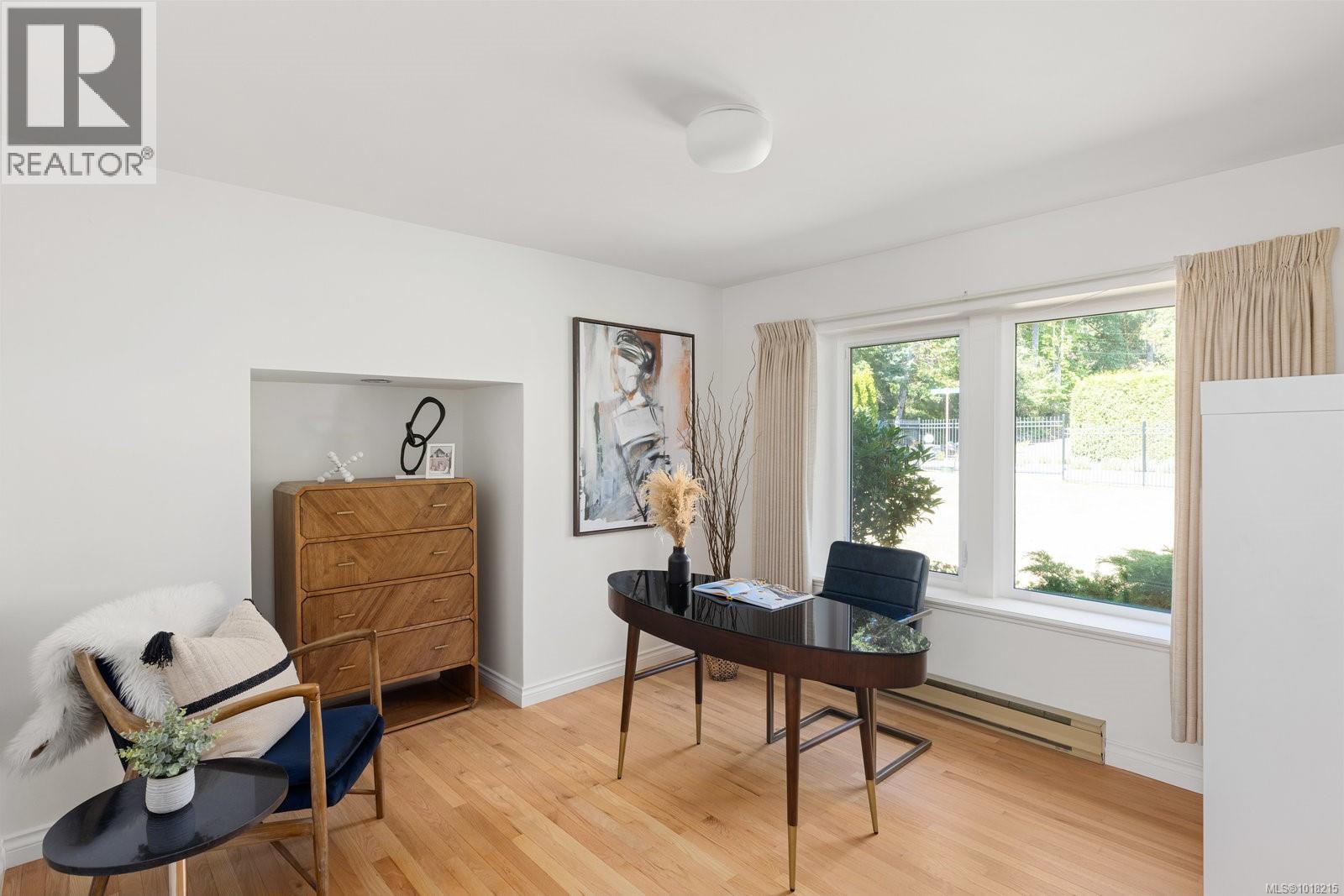 2693 MacDonald Dr E, Saanich