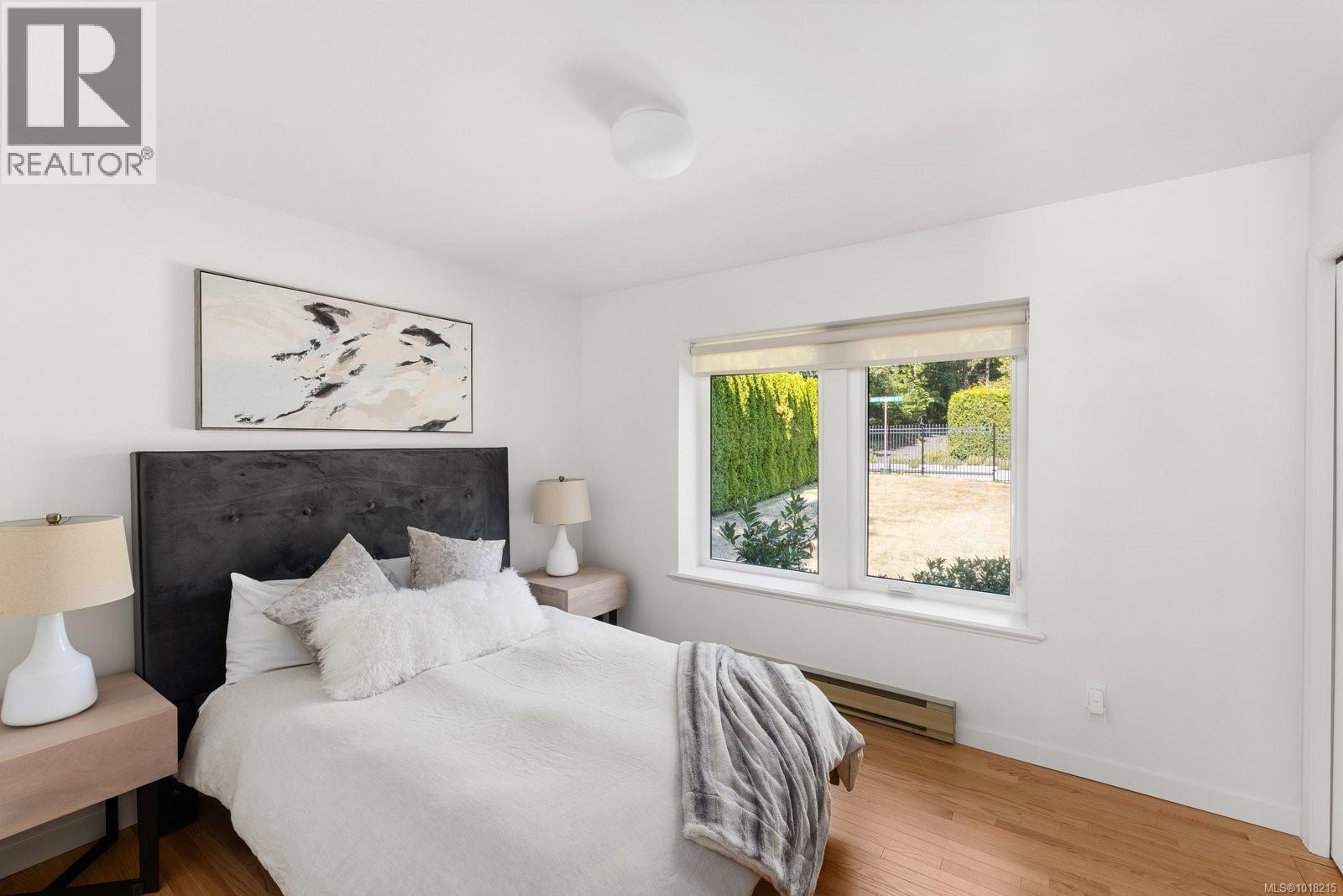 2693 MacDonald Dr E, Saanich