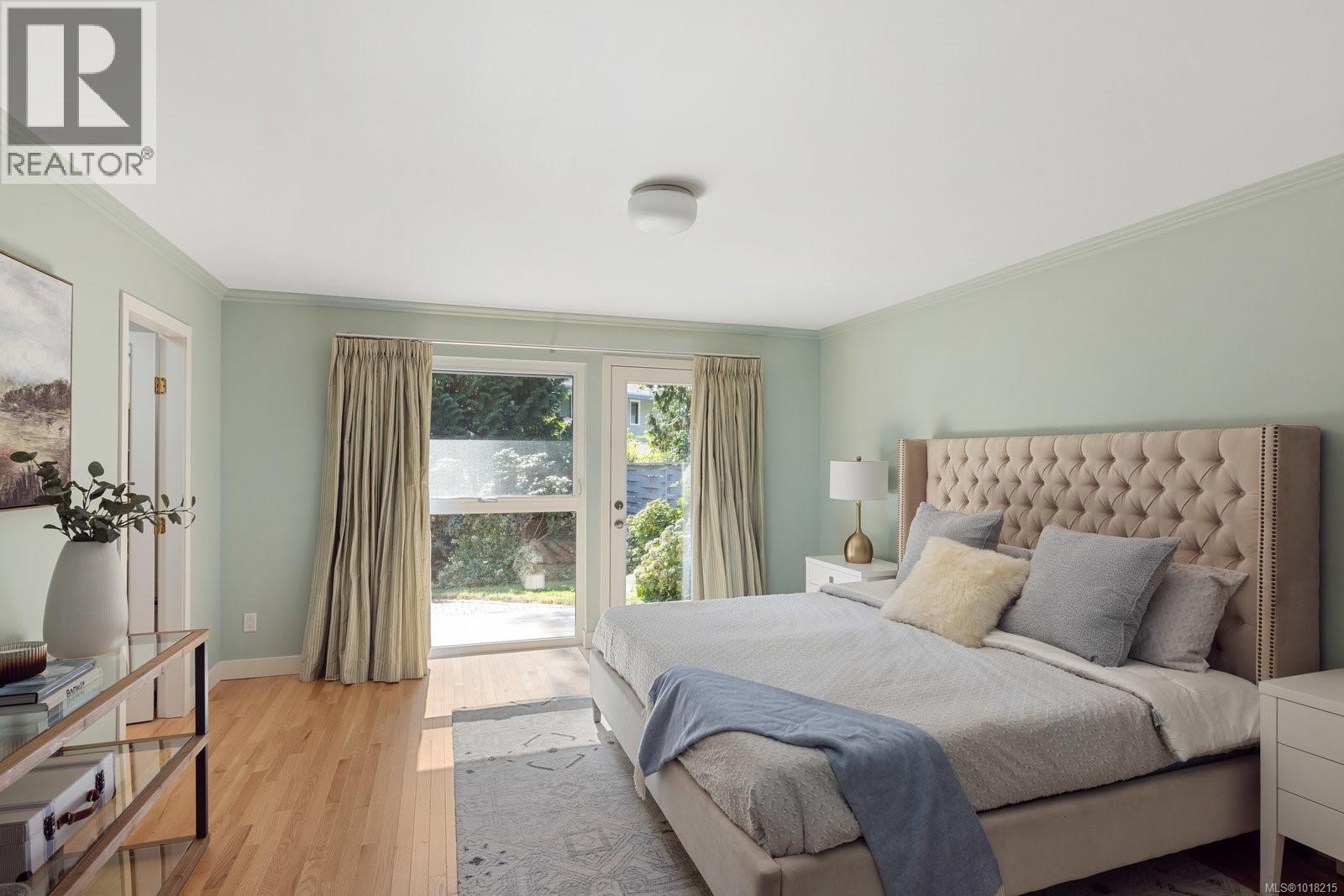 2693 MacDonald Dr E, Saanich