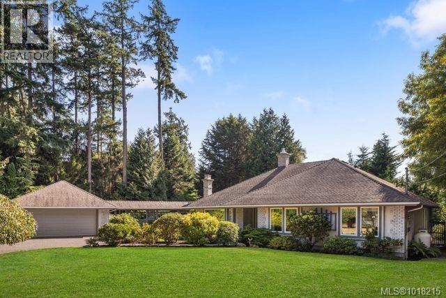 2693 MacDonald Dr E, Saanich