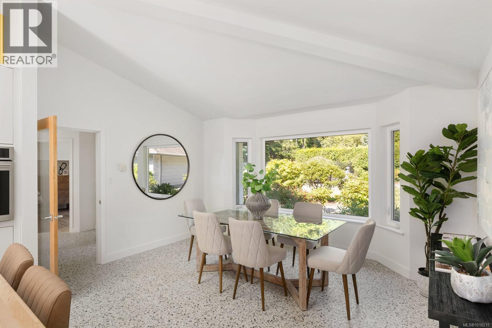 2693 MacDonald Dr E, Saanich