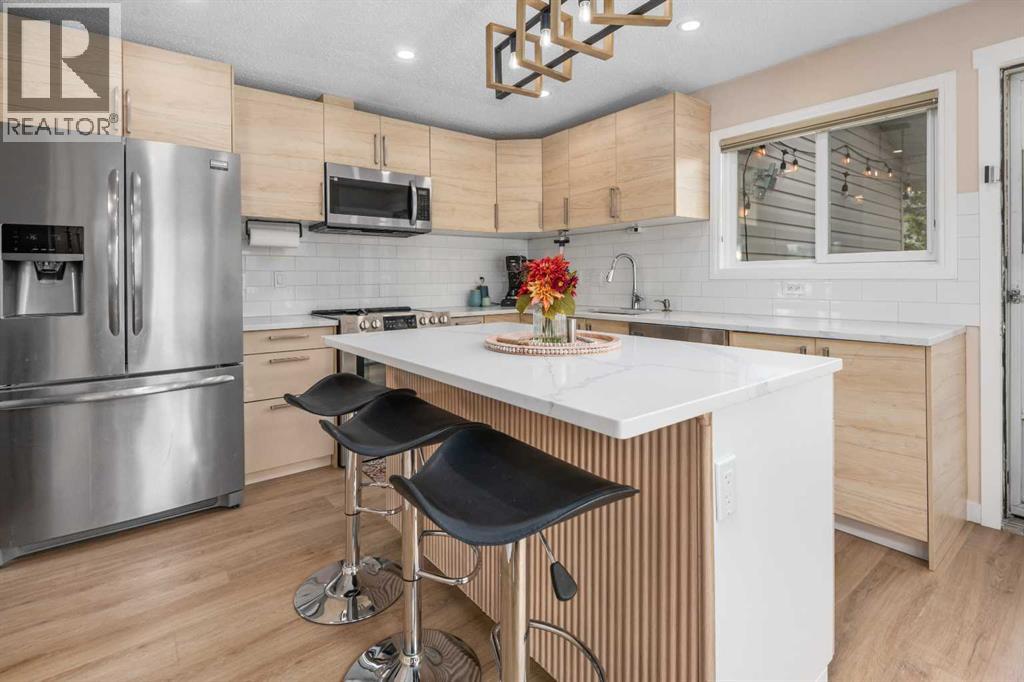 Single Family House Bi-level for Sale in  Woodbine Boulevard SW Woodbine Calgary 