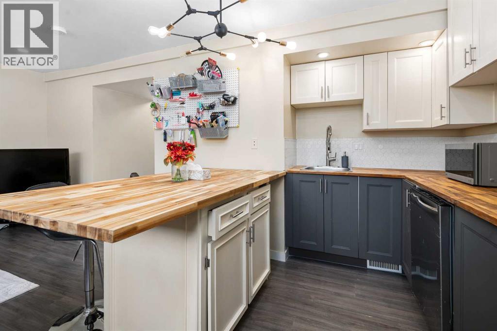 Single Family House Bi-level for Sale in  Woodbine Boulevard SW Woodbine Calgary 