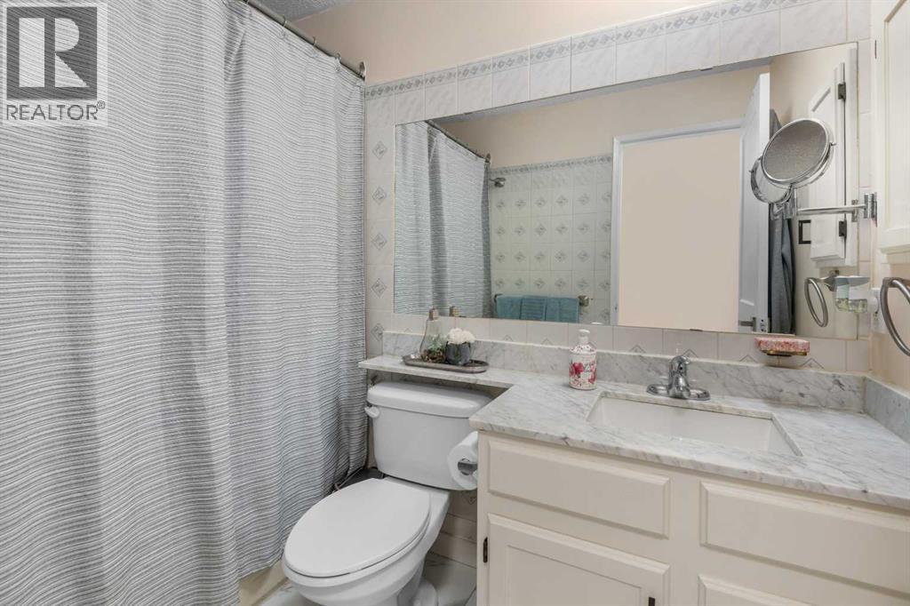 Single Family House Bi-level for Sale in  Woodbine Boulevard SW Woodbine Calgary 