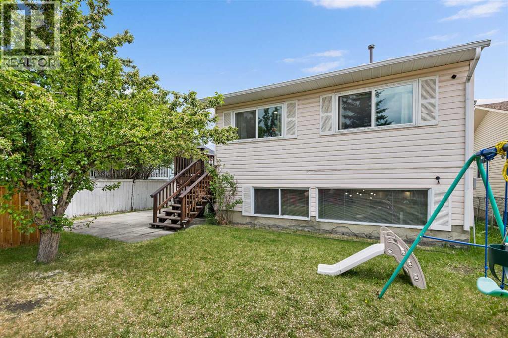 Single Family House Bi-level for Sale in  Woodbine Boulevard SW Woodbine Calgary 