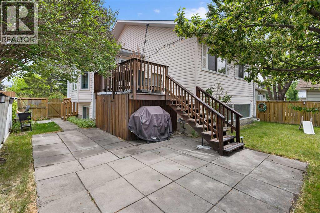 Single Family House Bi-level for Sale in  Woodbine Boulevard SW Woodbine Calgary 
