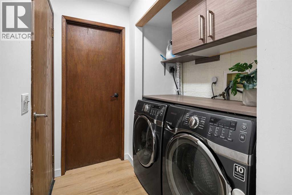 Single Family House Bi-level for Sale in  Woodbine Boulevard SW Woodbine Calgary 