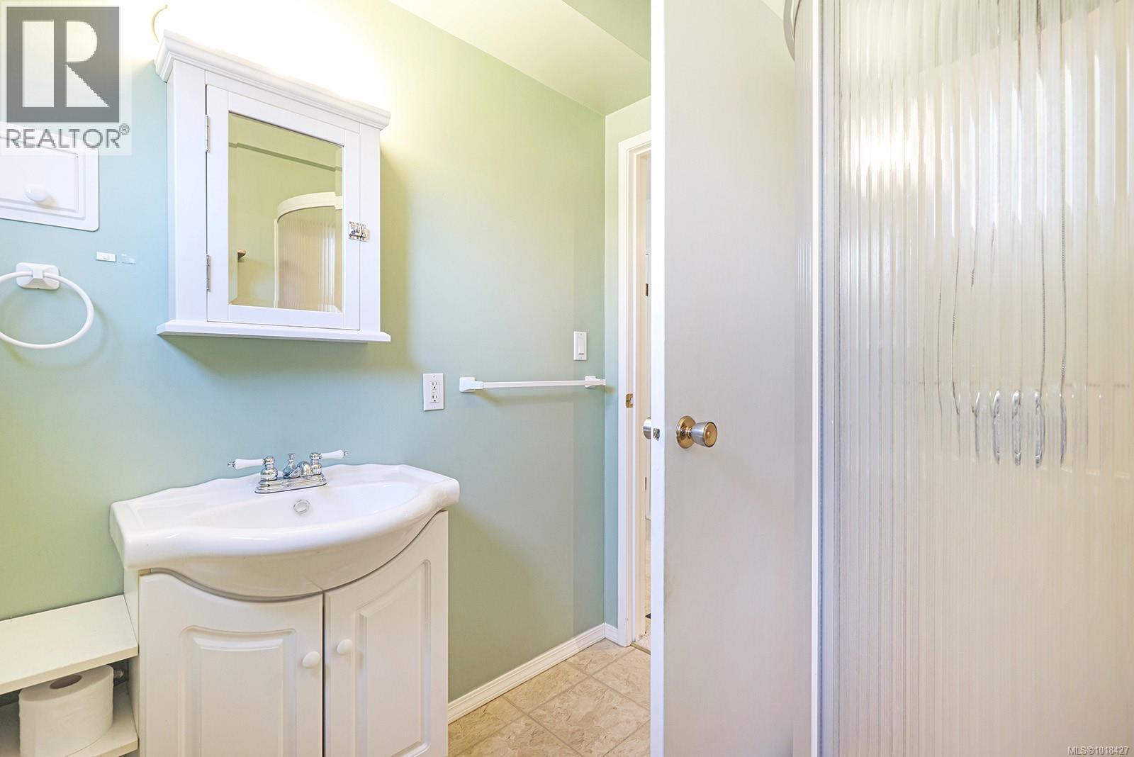 667 Torrence Rd, Comox