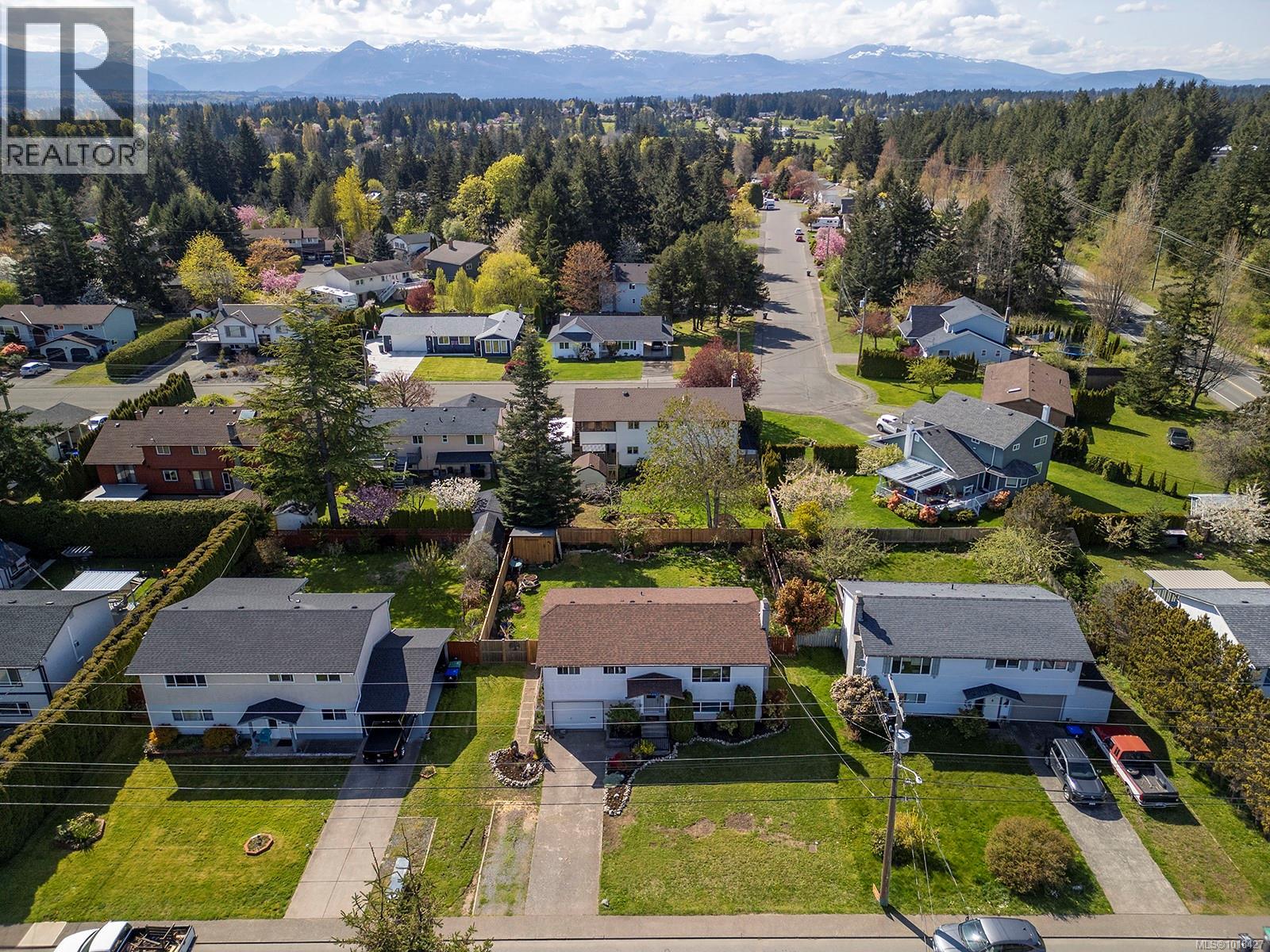 667 Torrence Rd, Comox