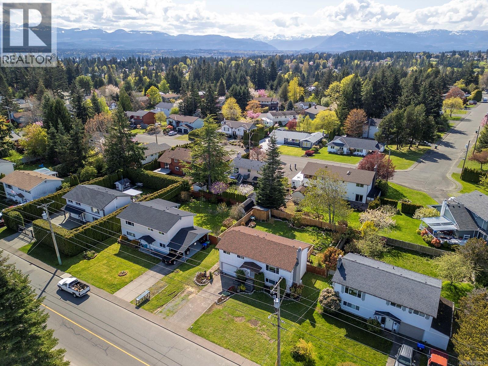 667 Torrence Rd, Comox