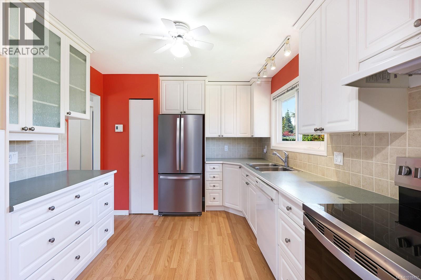 667 Torrence Rd, Comox