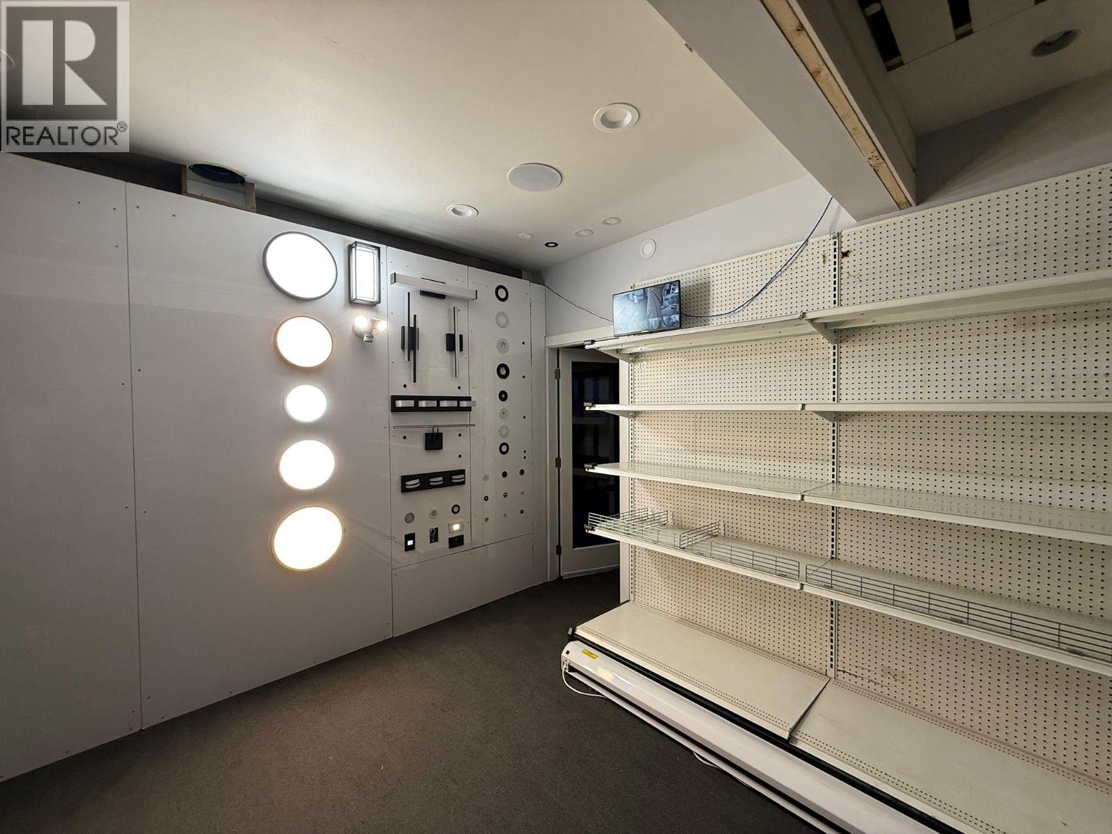 111 140 Commercial Drive, Kelowna