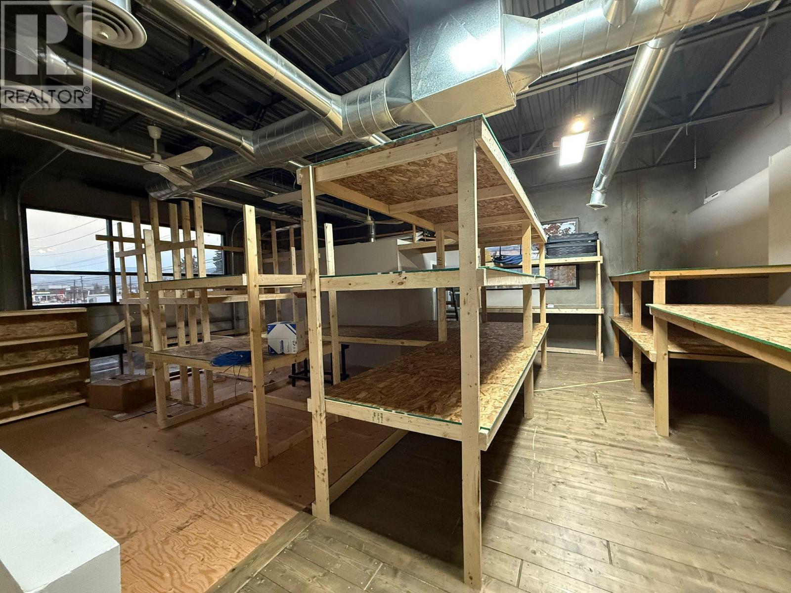 111 140 Commercial Drive, Kelowna