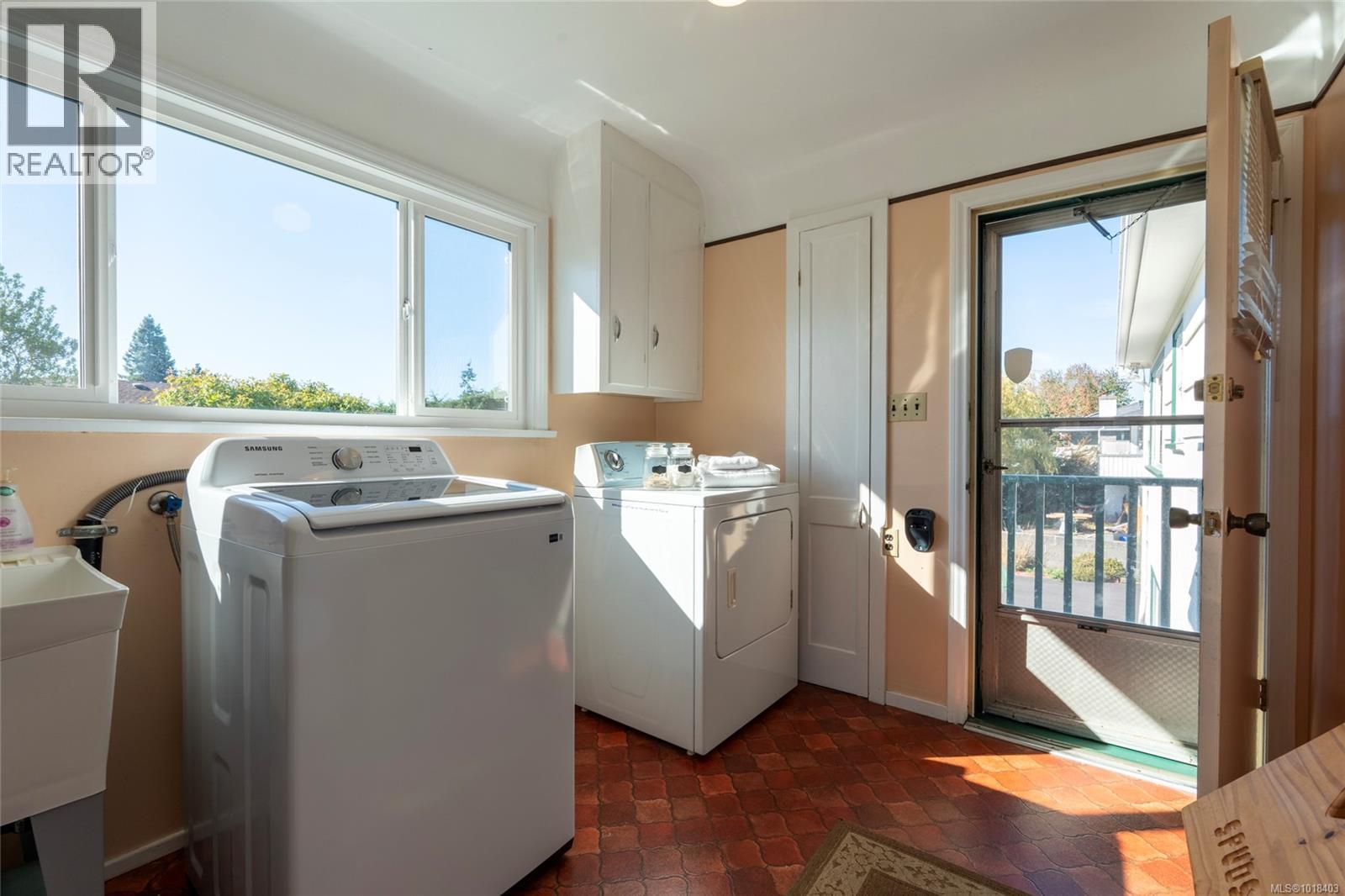 1131 Heald Ave, Esquimalt