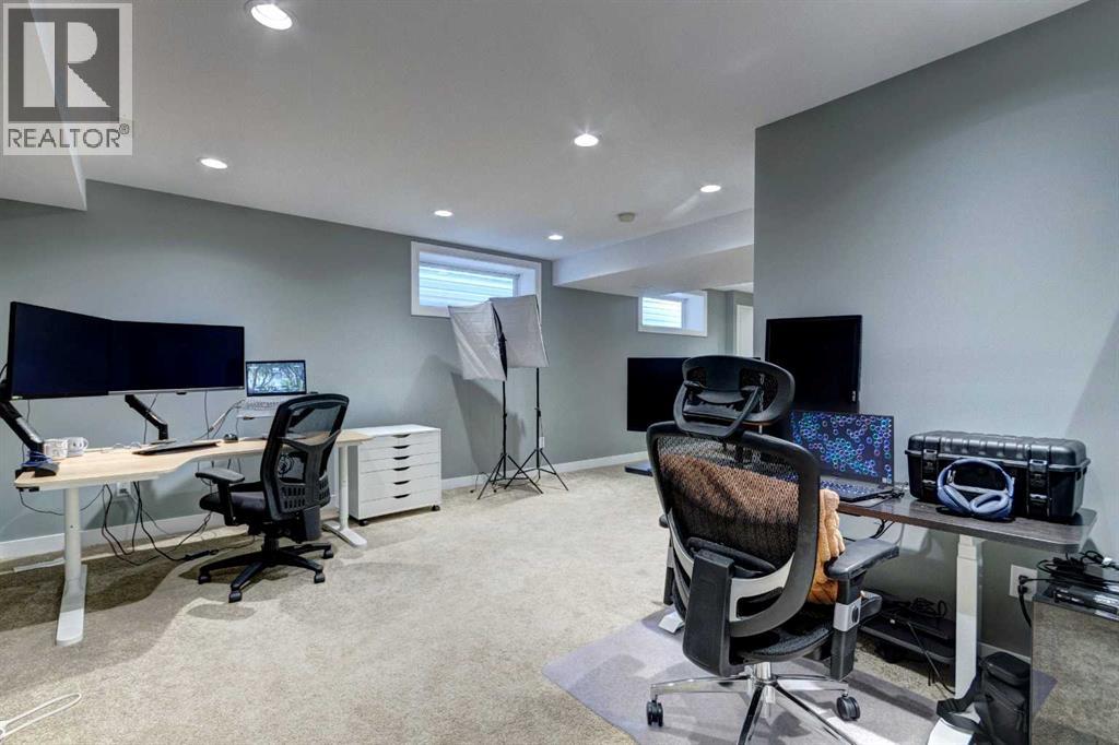 Single Family House for Sale in  Tuscany Springs Way NW Tuscany Calgary 