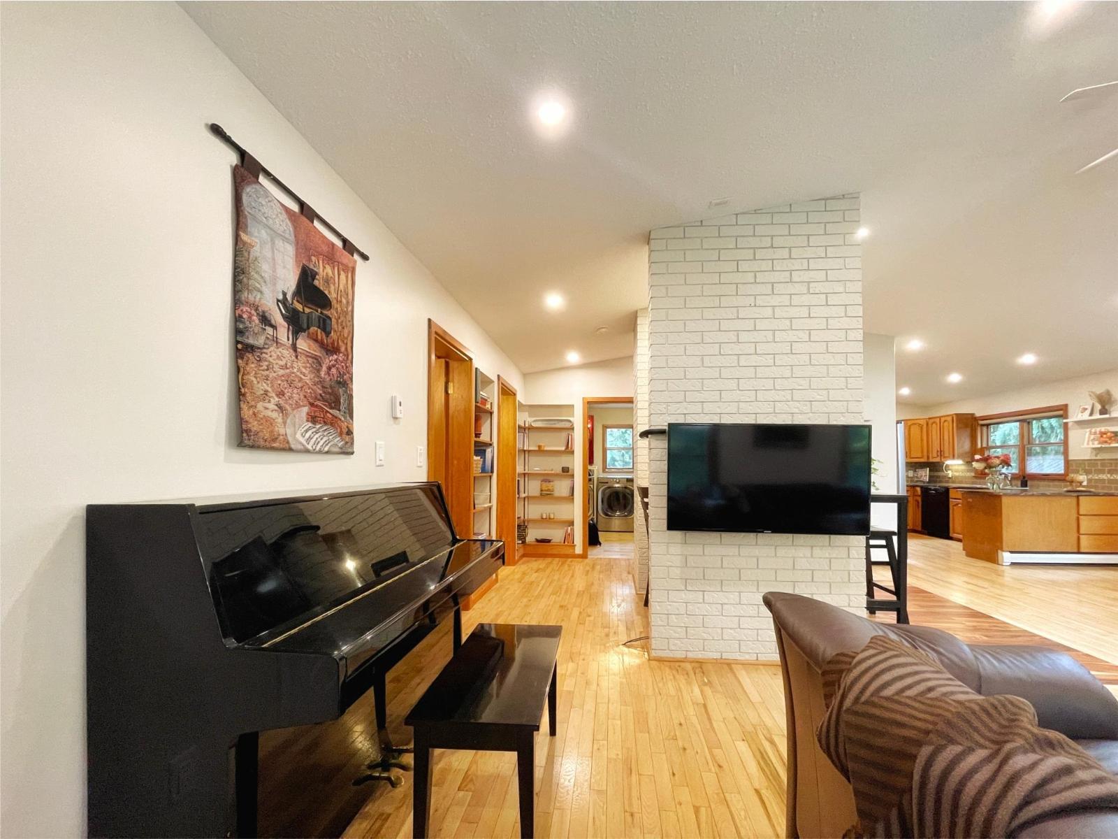 3048 HOT SPRINGS ROAD, Agassiz, Agassiz