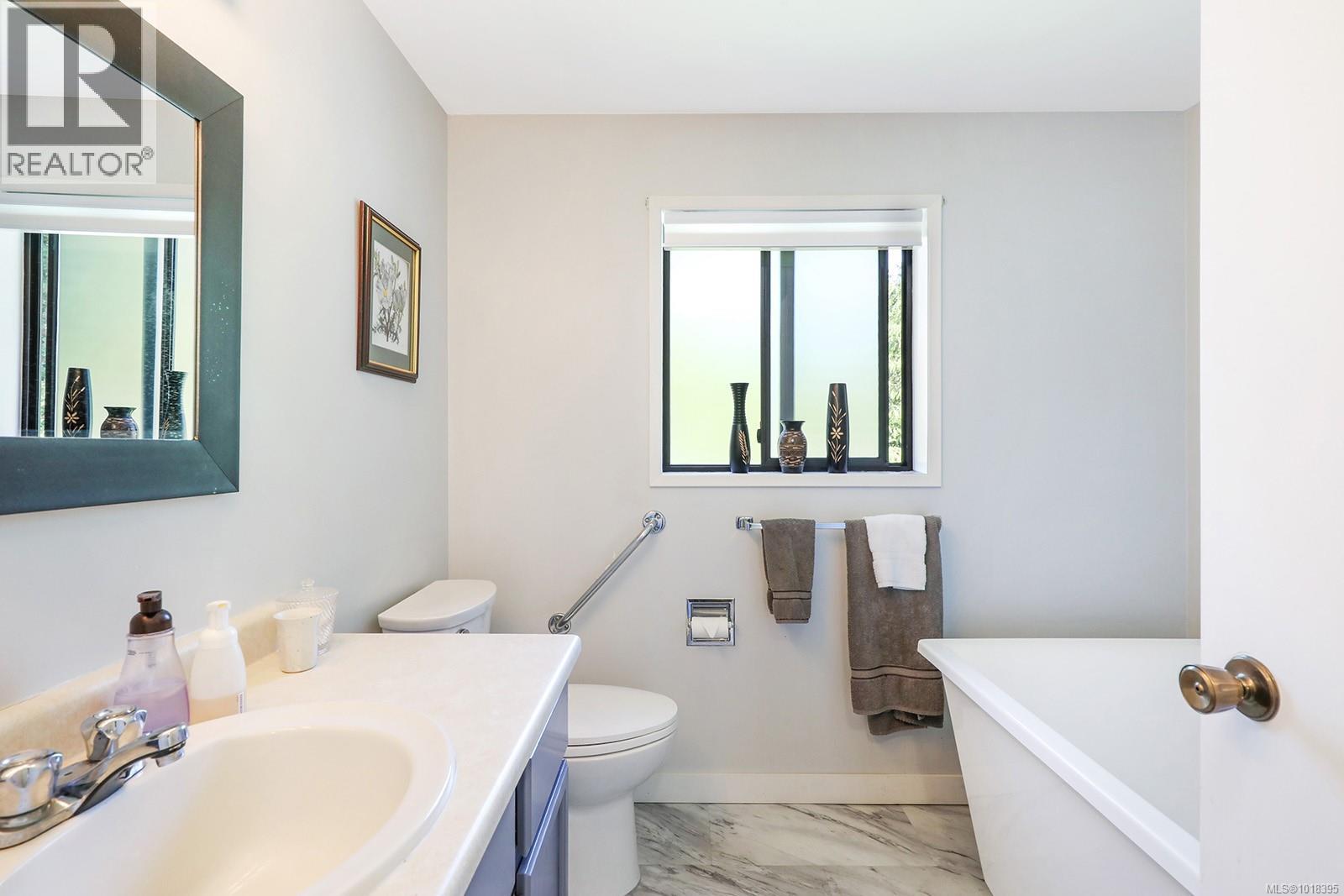 970 McLean Rd, Qualicum Beach