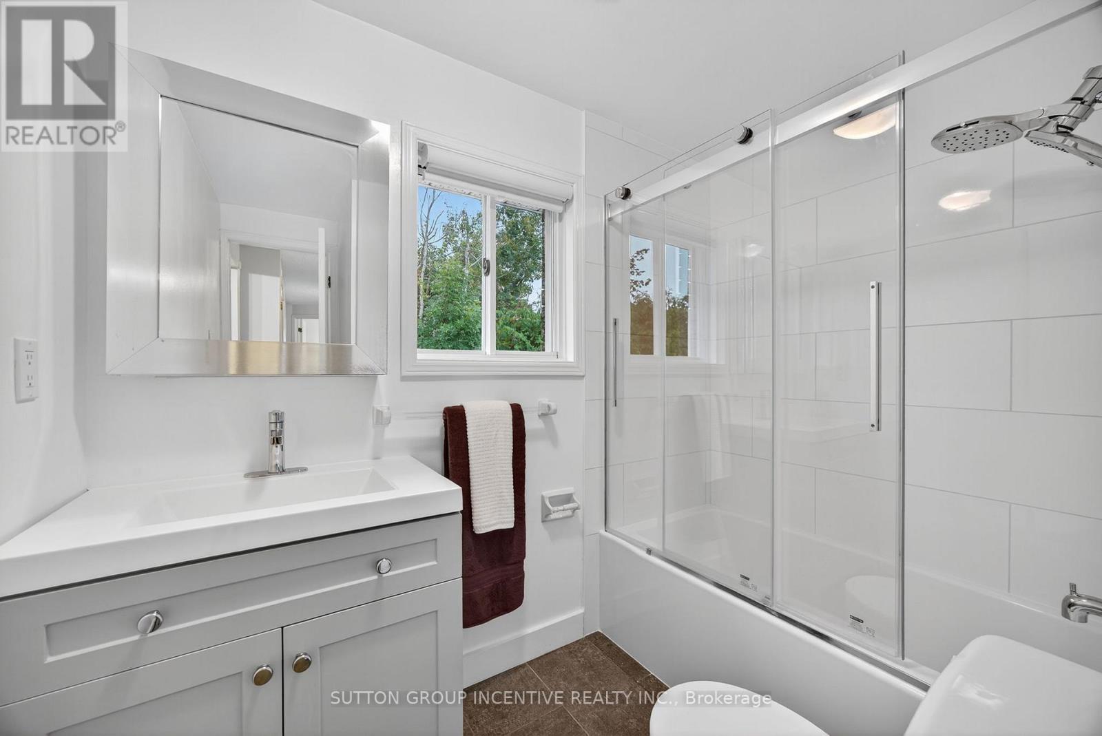 Single Family House for Sale in  IRWIN DRIVE Barrie (Northwest) 