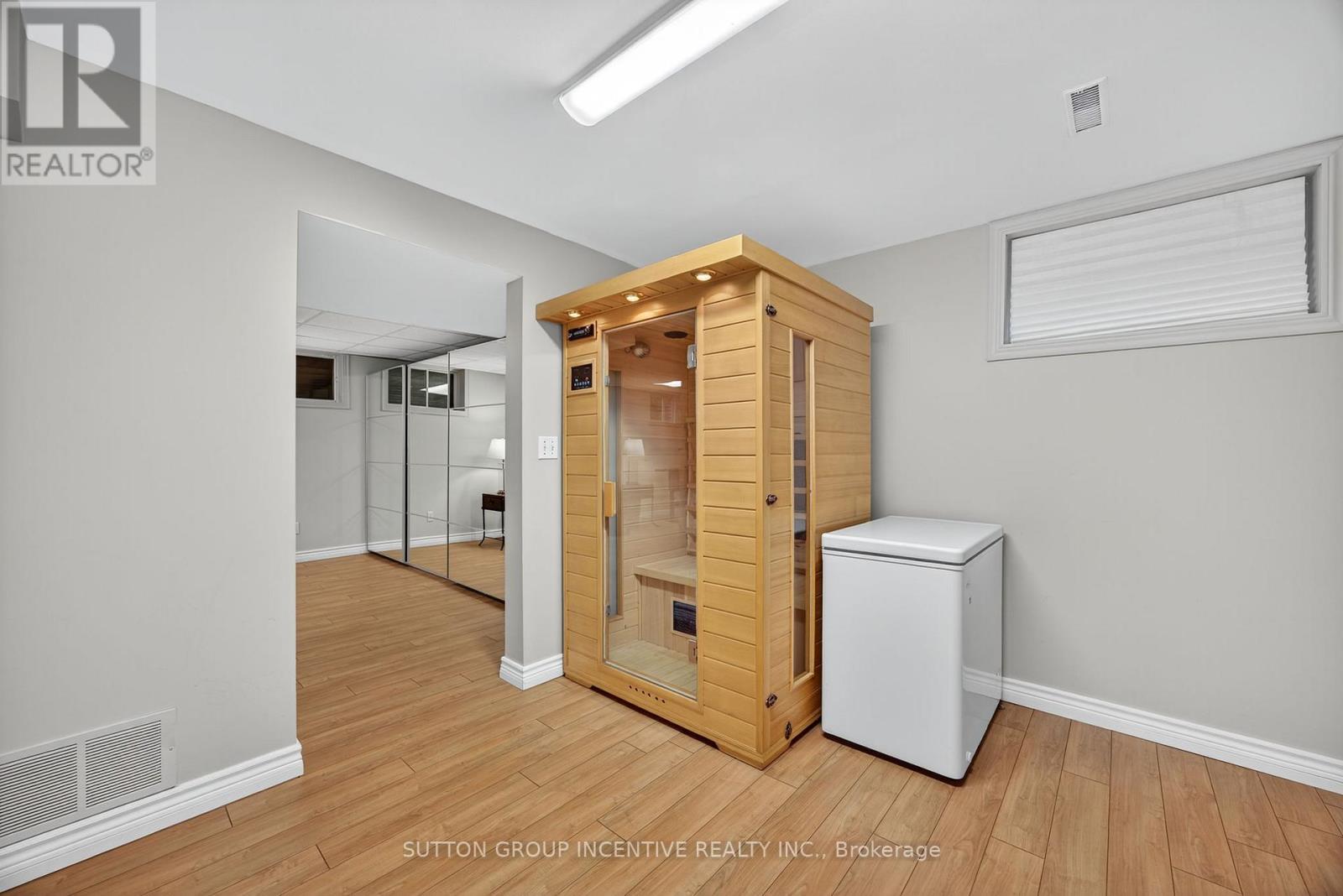 Single Family House for Sale in  IRWIN DRIVE Barrie (Northwest) 