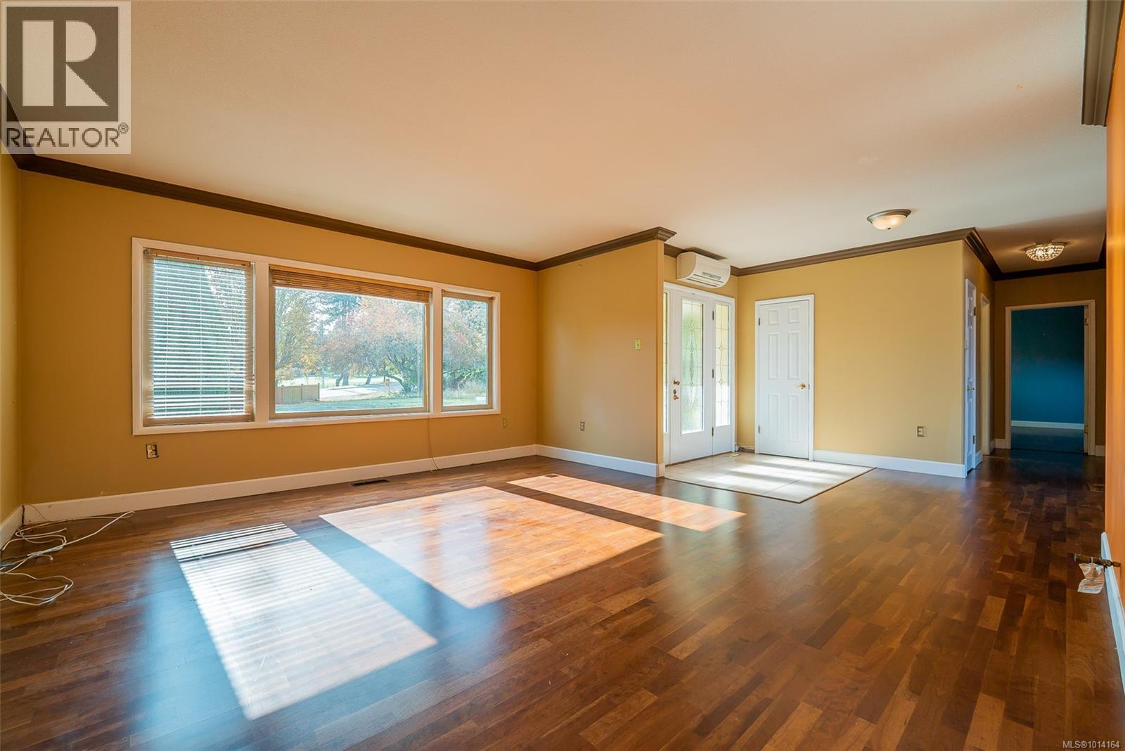 441 Memorial Ave, Qualicum Beach