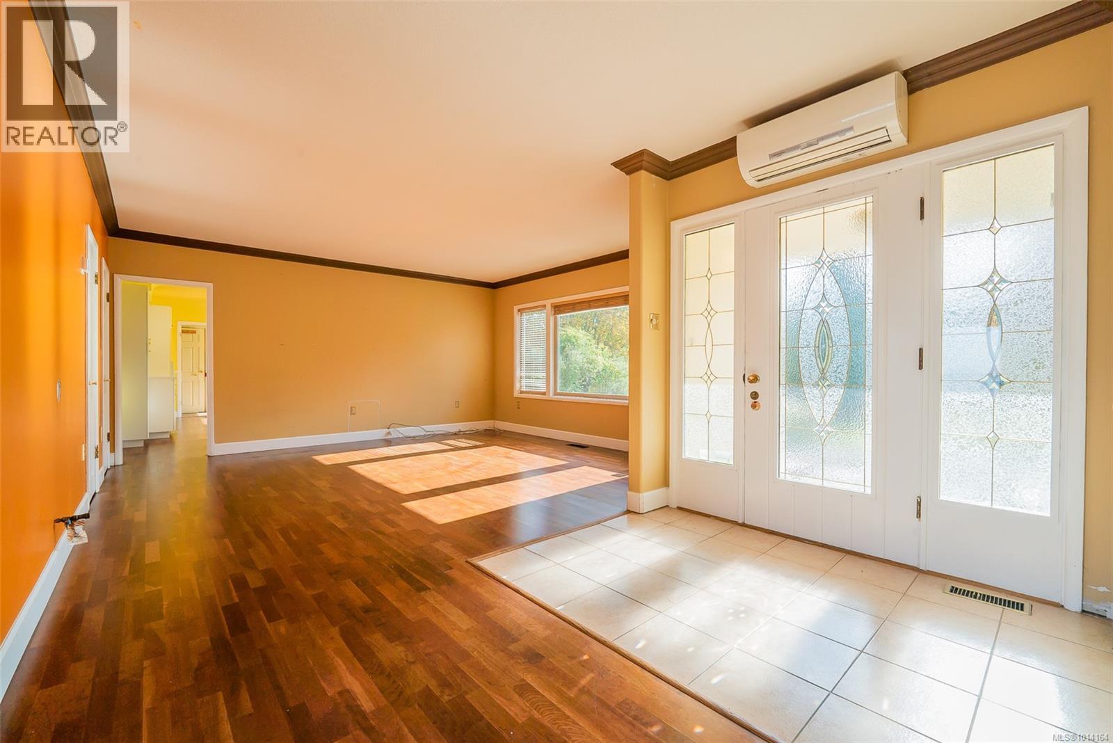 441 Memorial Ave, Qualicum Beach