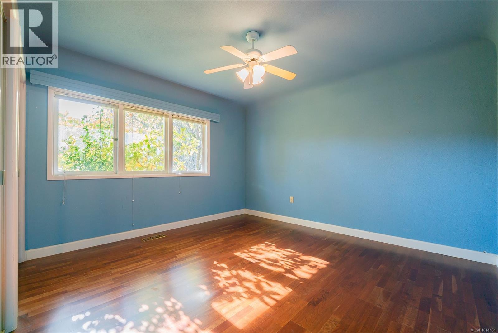 441 Memorial Ave, Qualicum Beach