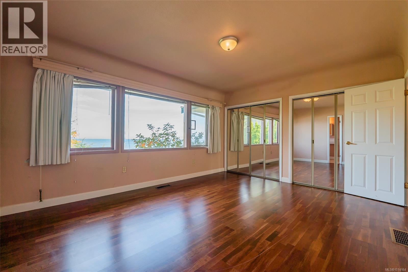 441 Memorial Ave, Qualicum Beach