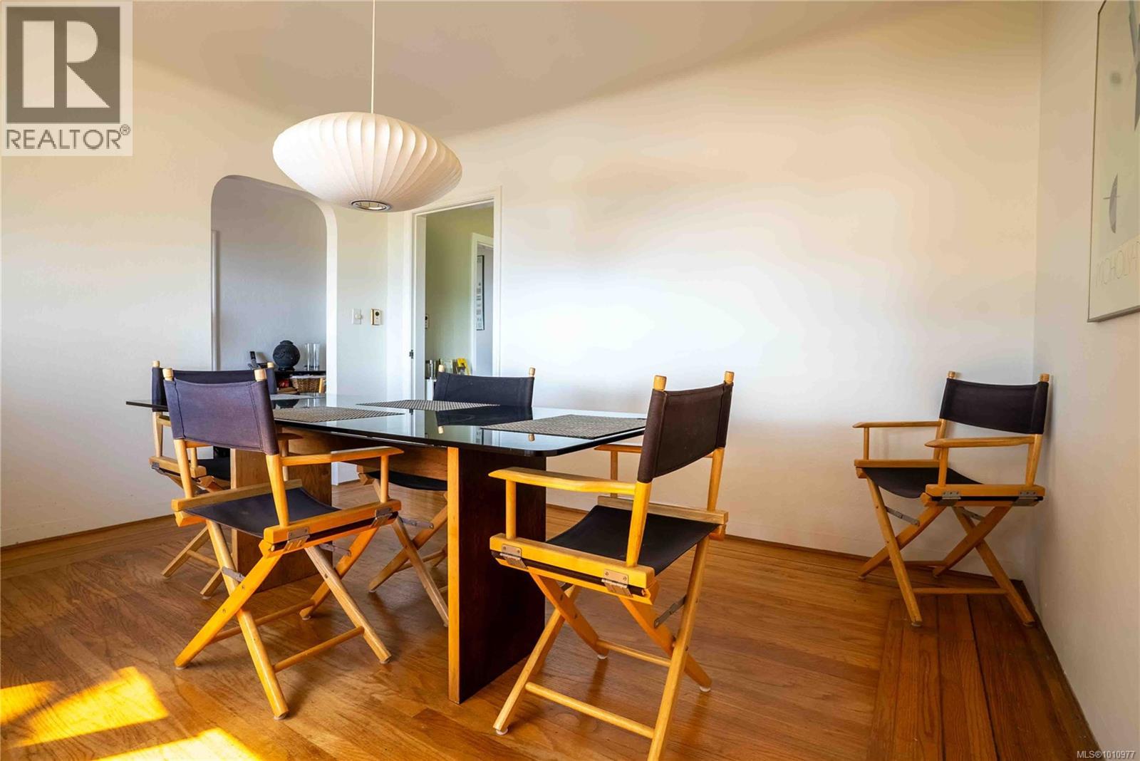 320 Beach Dr, Oak Bay