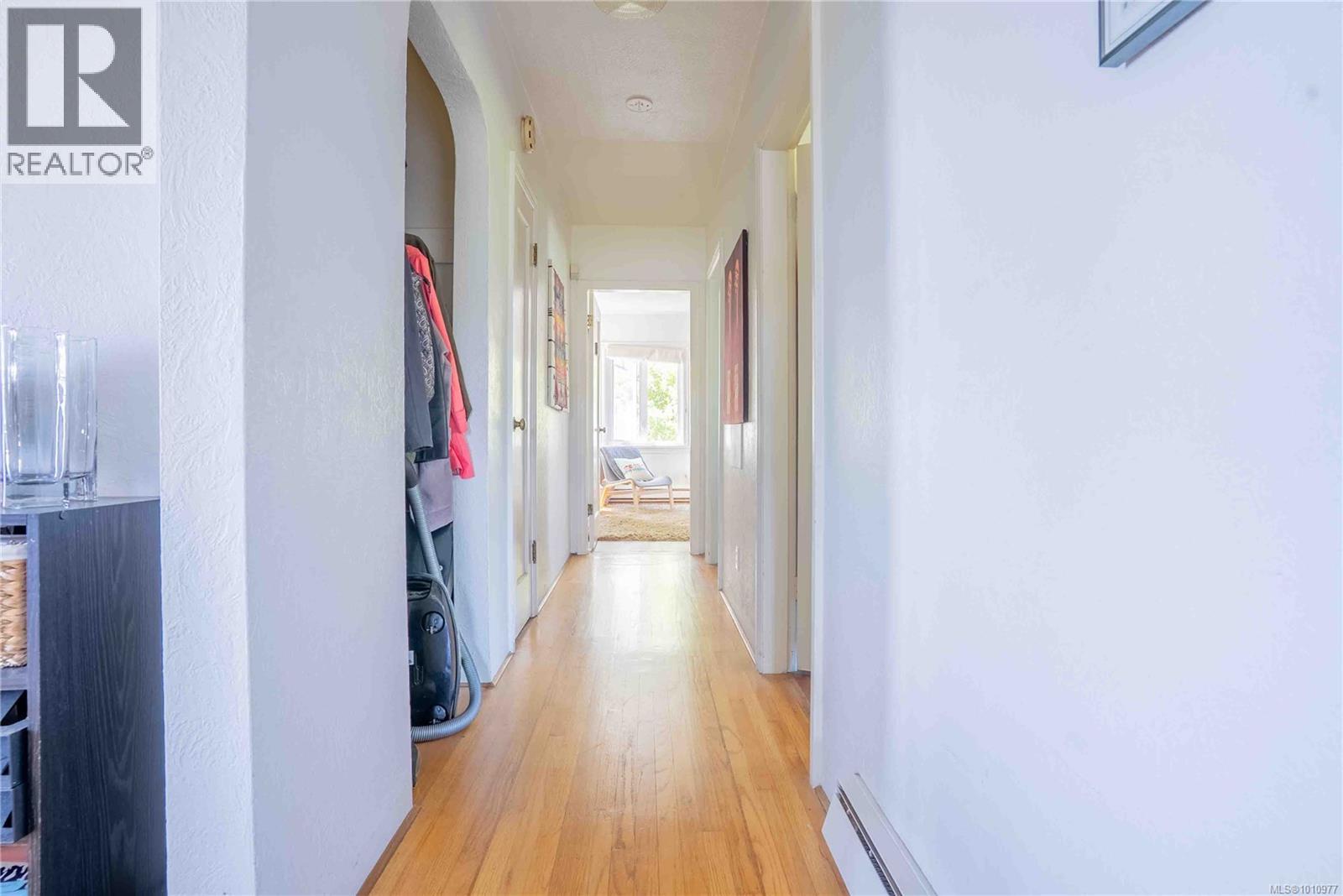 320 Beach Dr, Oak Bay