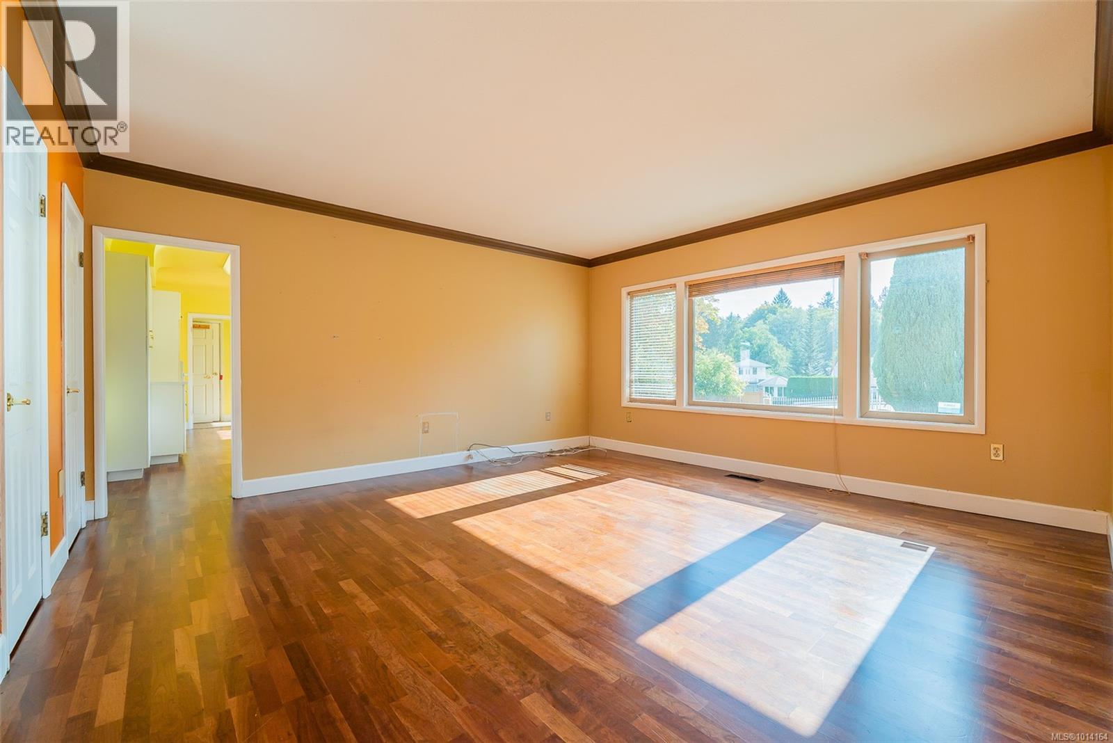 441 Memorial Ave, Qualicum Beach