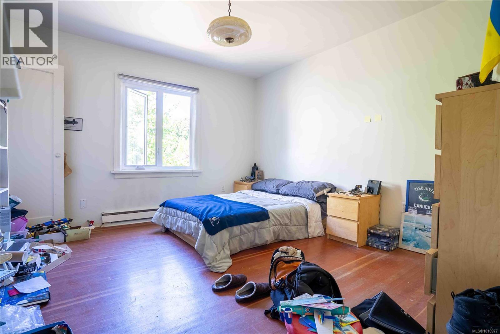 320 Beach Dr, Oak Bay