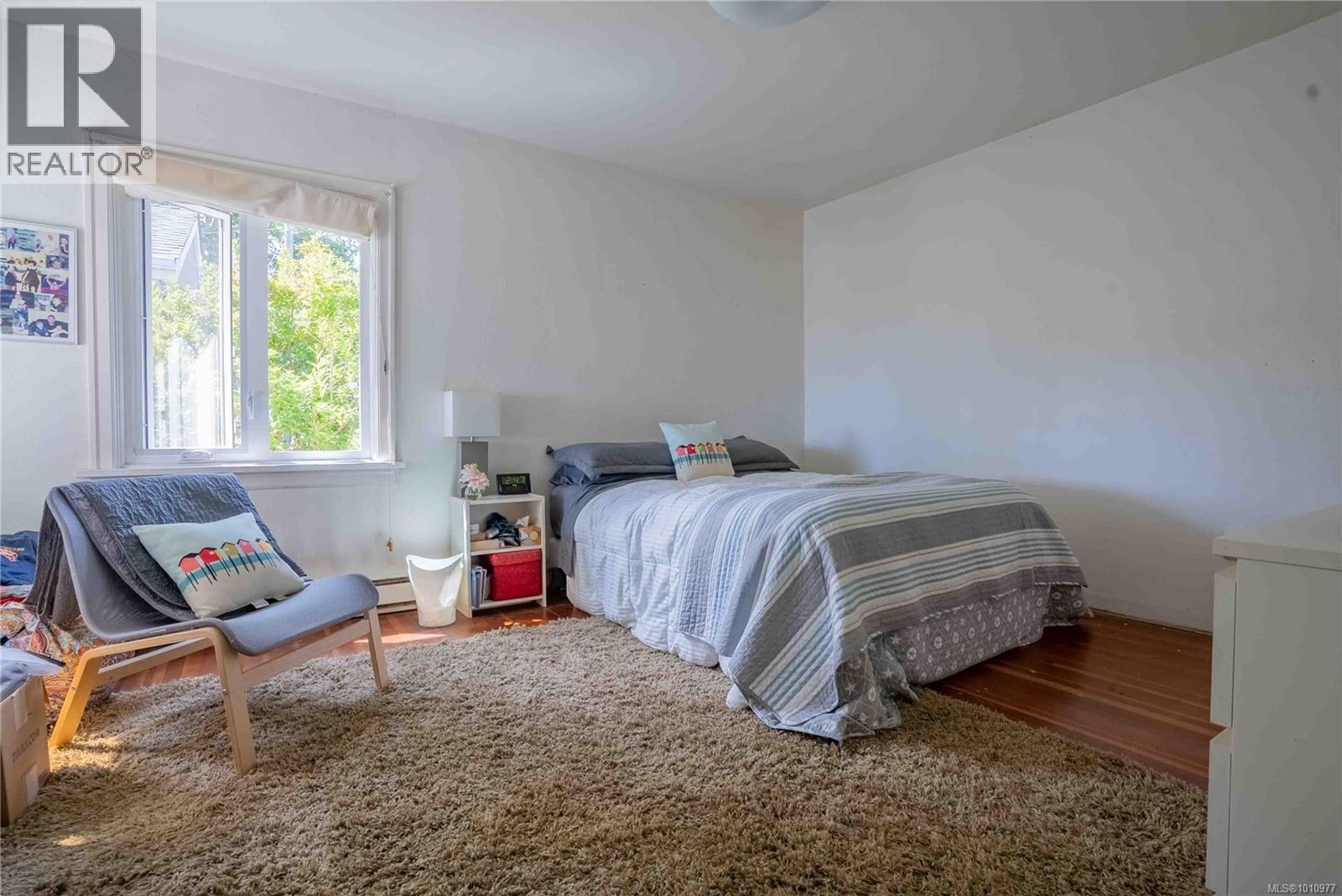 320 Beach Dr, Oak Bay