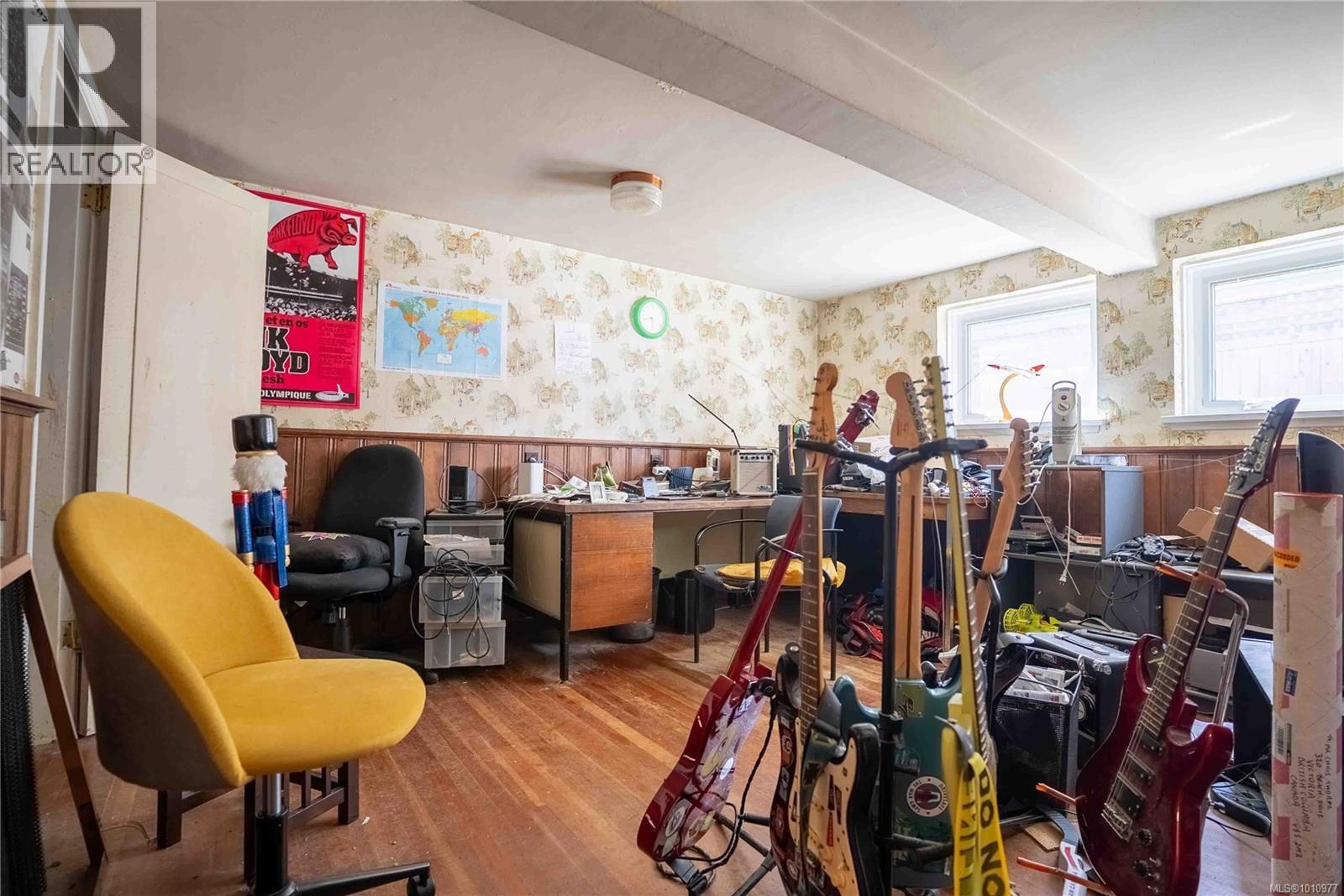 320 Beach Dr, Oak Bay