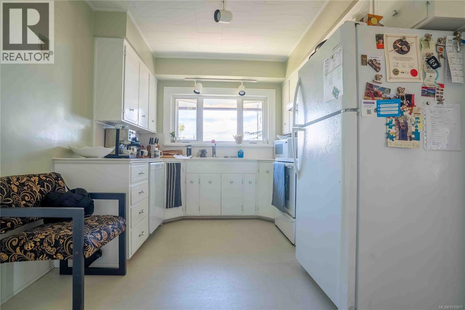 320 Beach Dr, Oak Bay