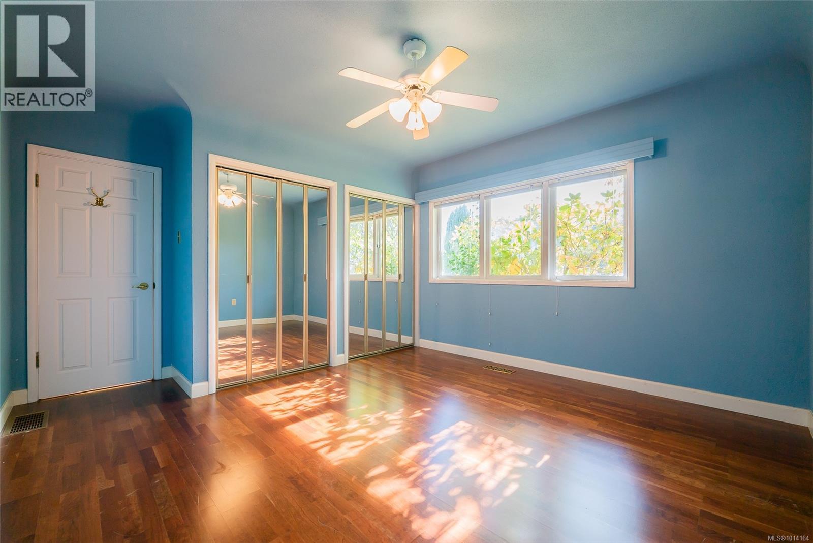 441 Memorial Ave, Qualicum Beach