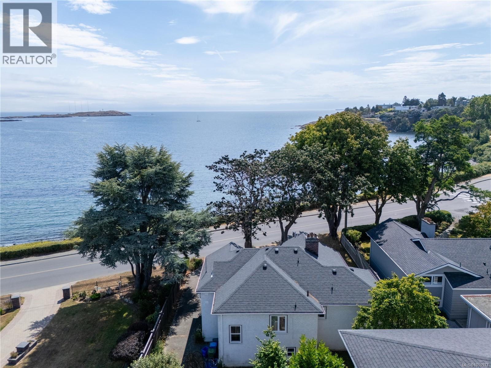 320 Beach Dr, Oak Bay